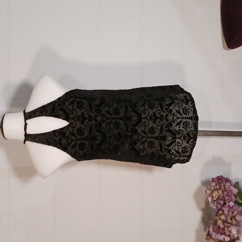 Black velvet pattern top - Picture 4 of 5